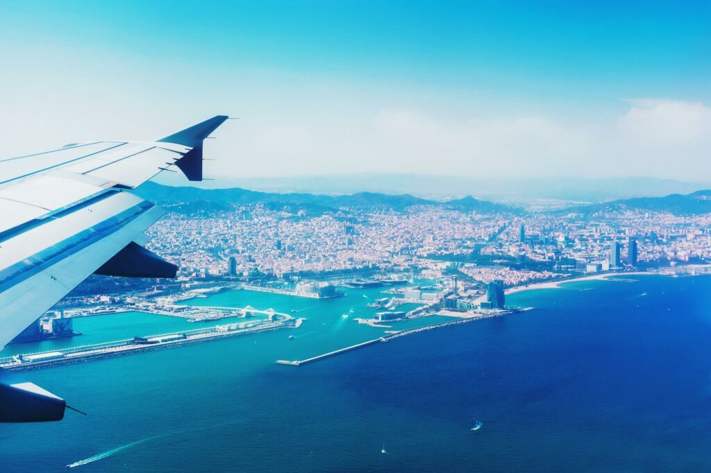 Avion Vol au dessus de Barcelone avant d'atterrir