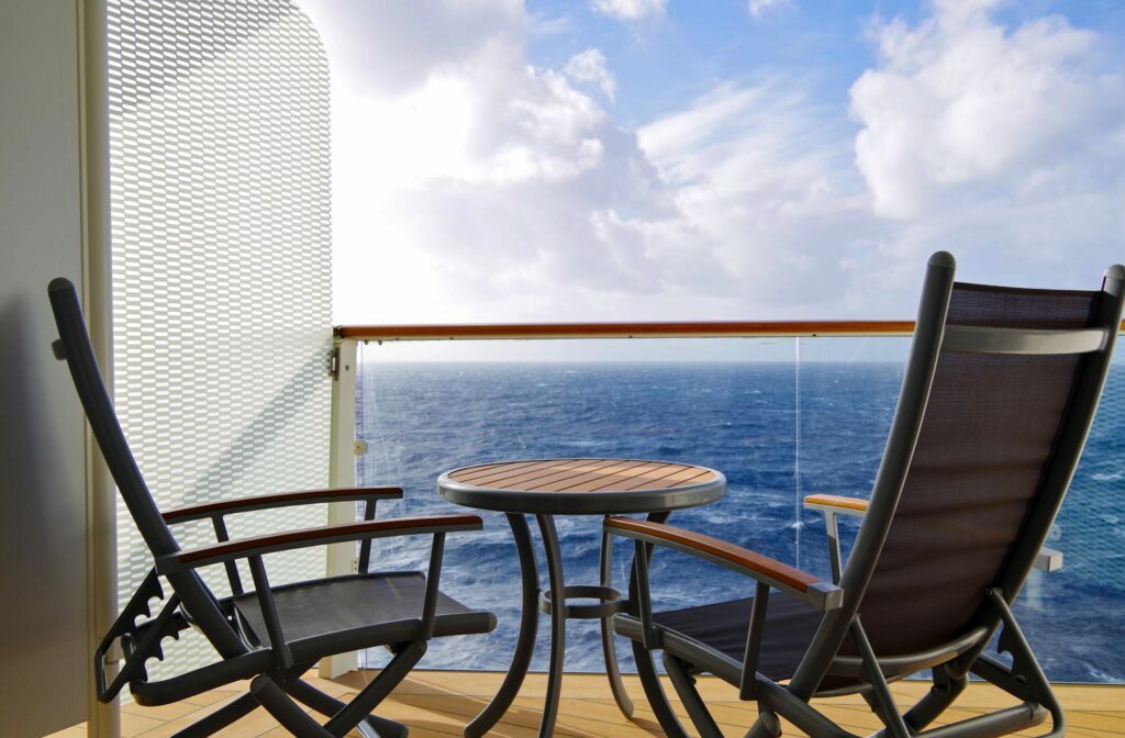 cabine en croisière avec un balcon