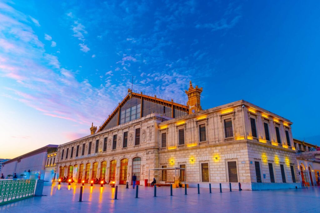 La gare Saint-Charles au départ de Marseille