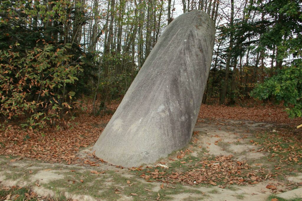 Le menhir de Saint-Samson-sur-Rance 