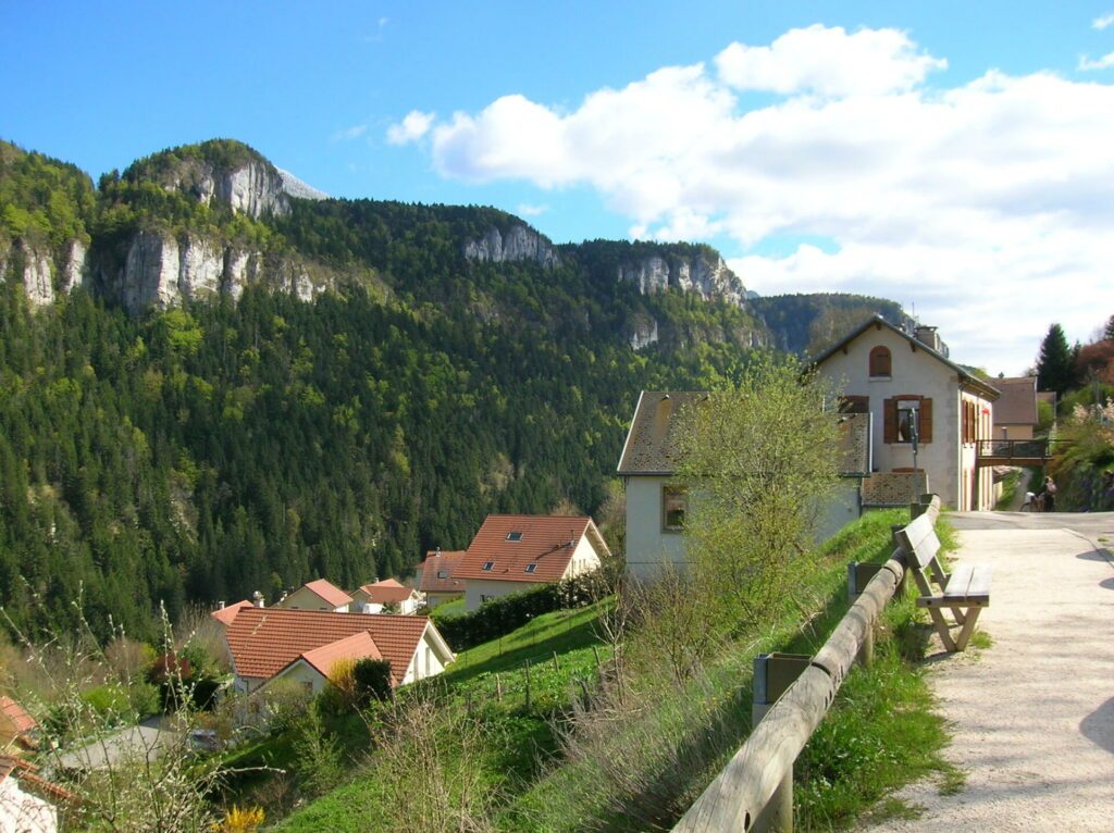 Le village d'Engins dans les villages du Vercors