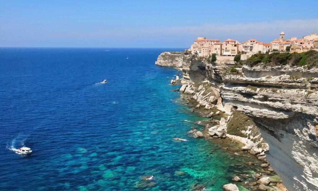 Bonifacio dans les paysages de Corse