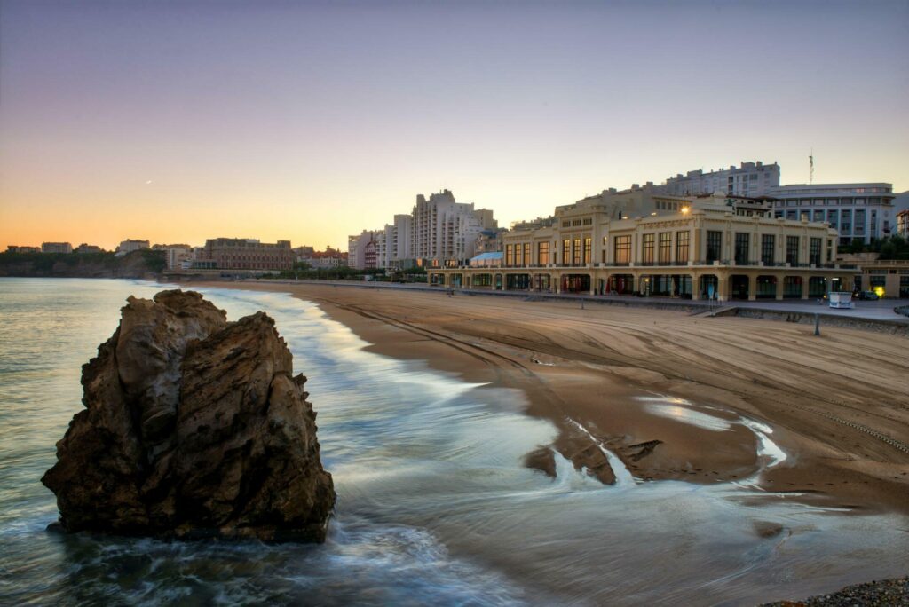 Le Casino de Biarritz, au bord de la plage
