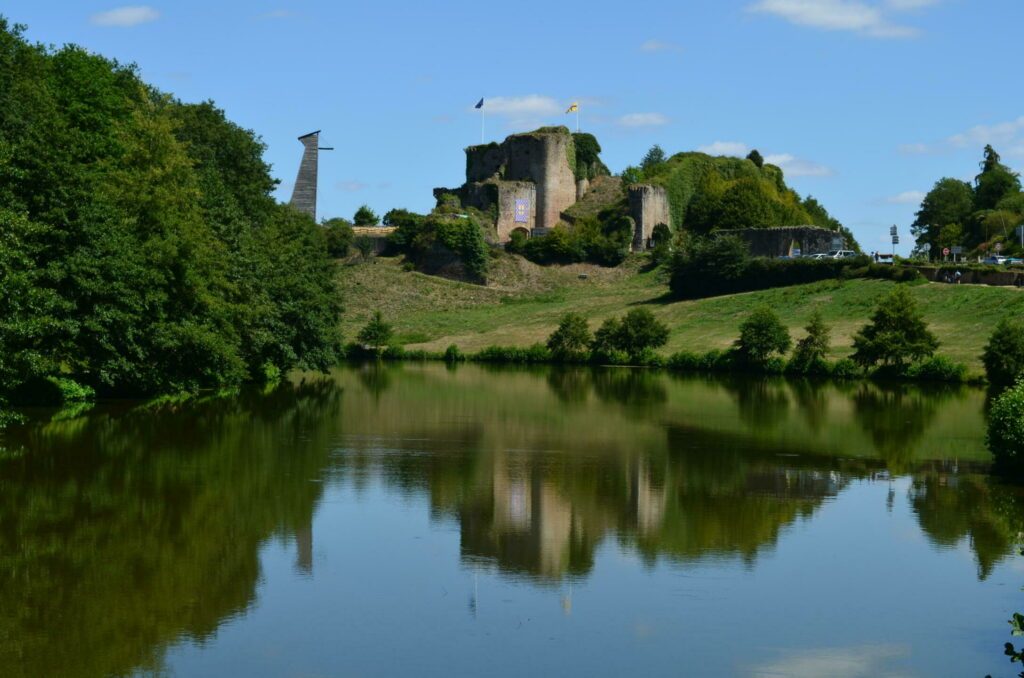 Le château de Tiffauges