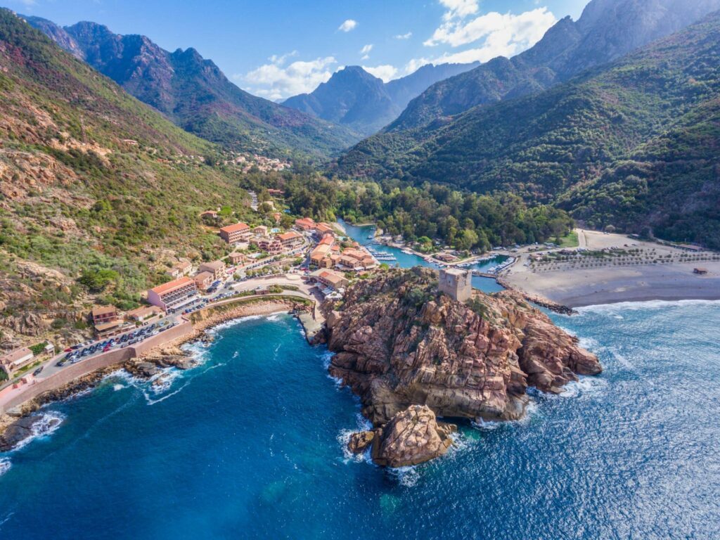 Le golfe de Porto dans les paysages de Corse