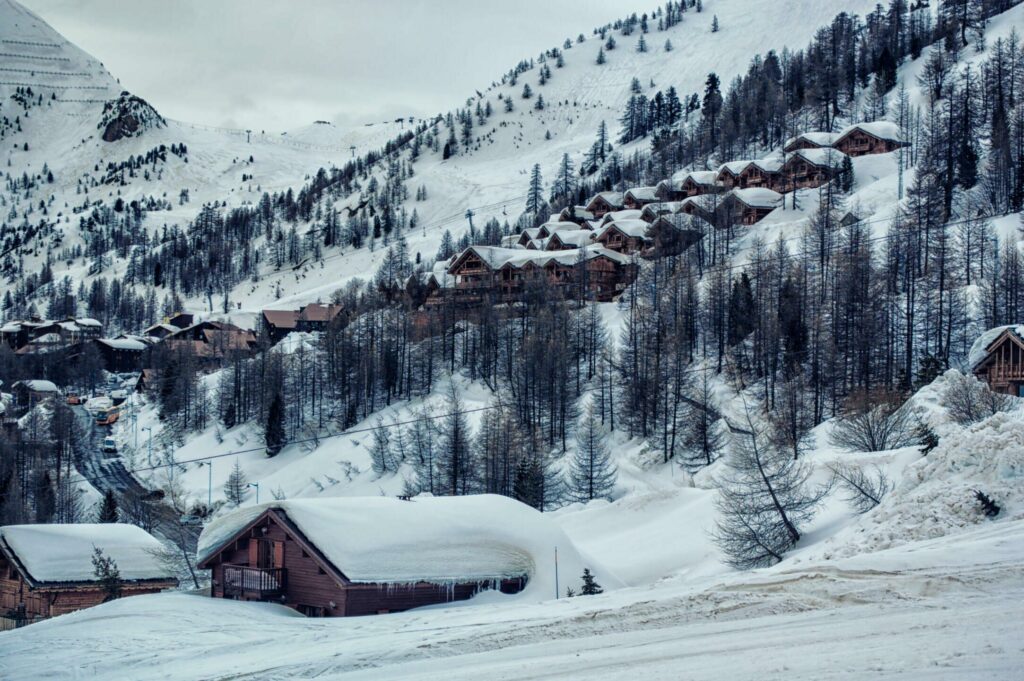 Isola 2000 dans les stations de ski des Alpes du Sud