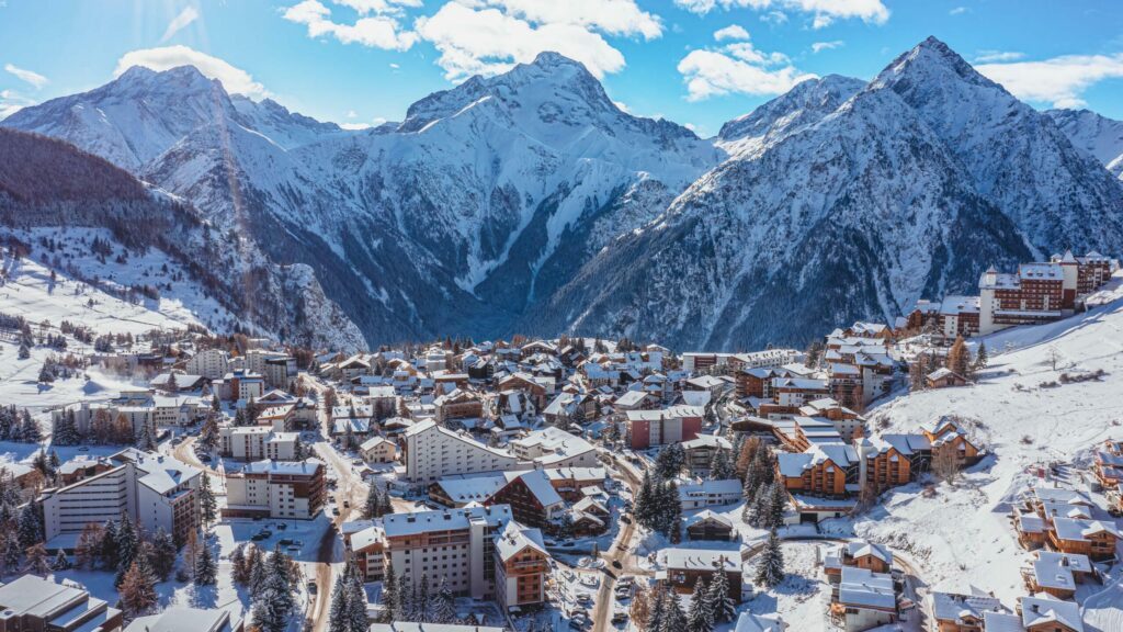 Les 2 Alpes resort in winter