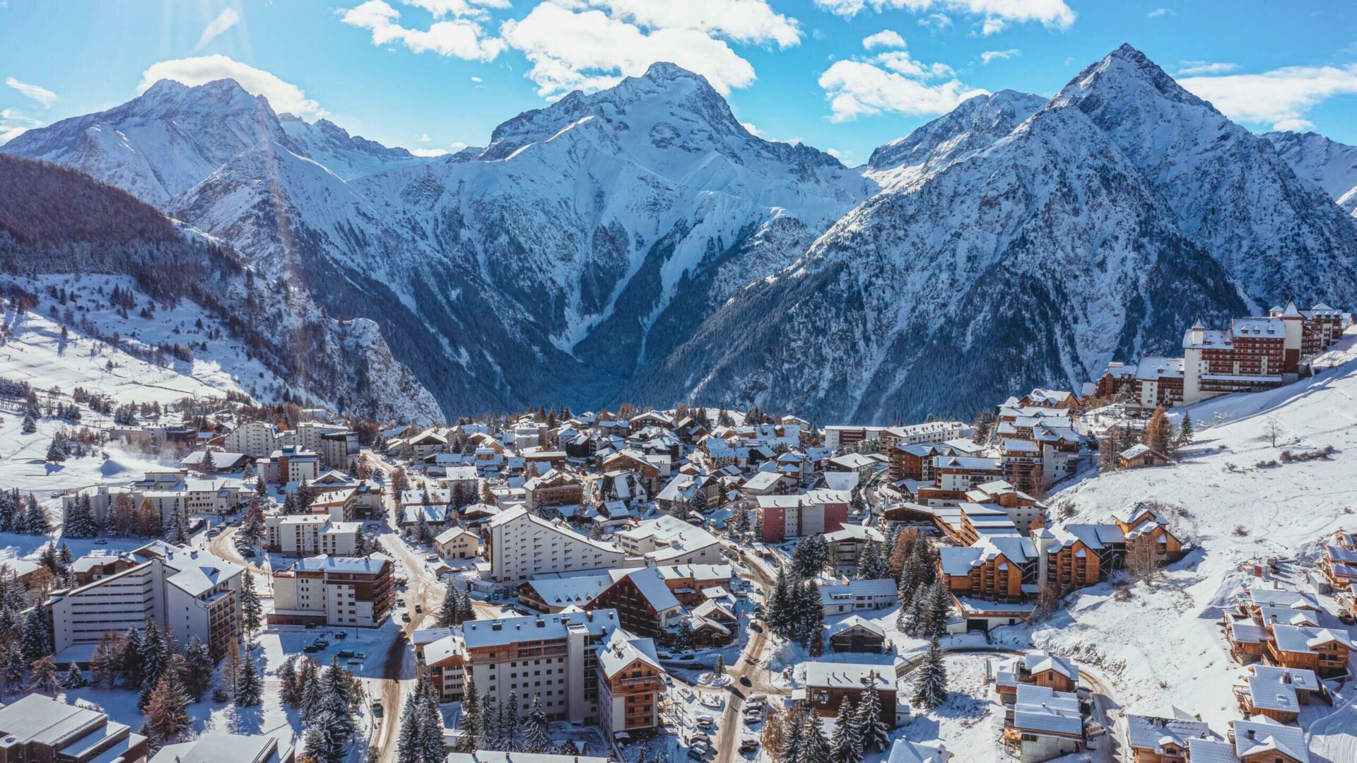Pin's station de ski / les 2 Alpes - club des sports