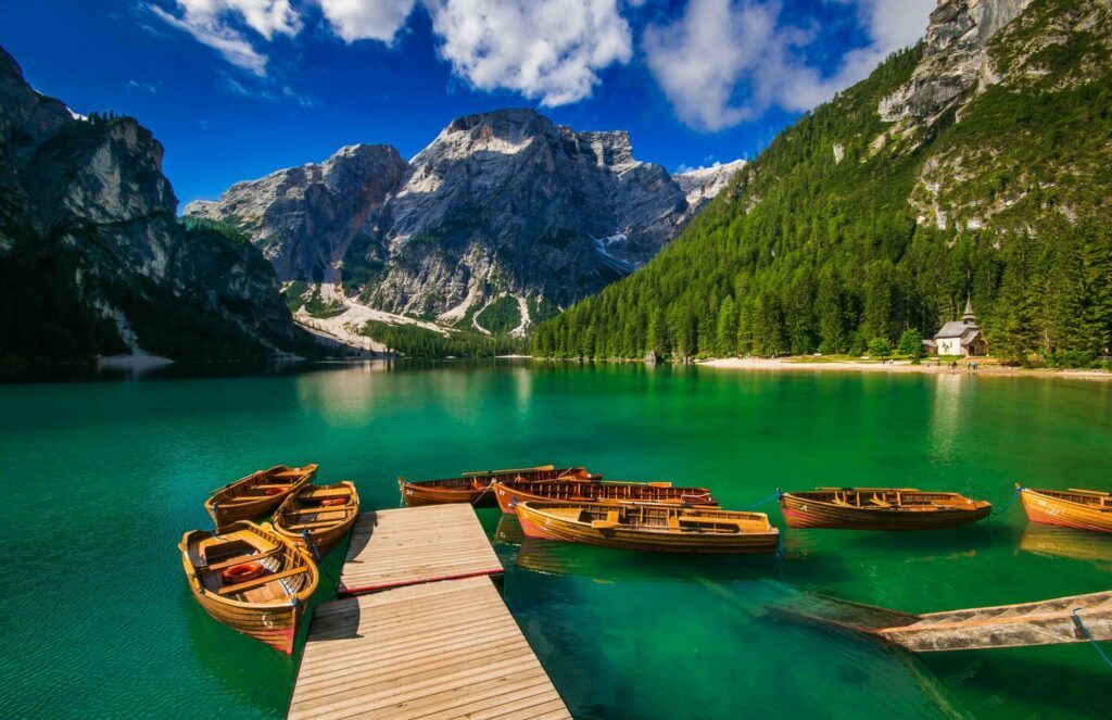 Le lac de Braies dans les paysages d'Europe