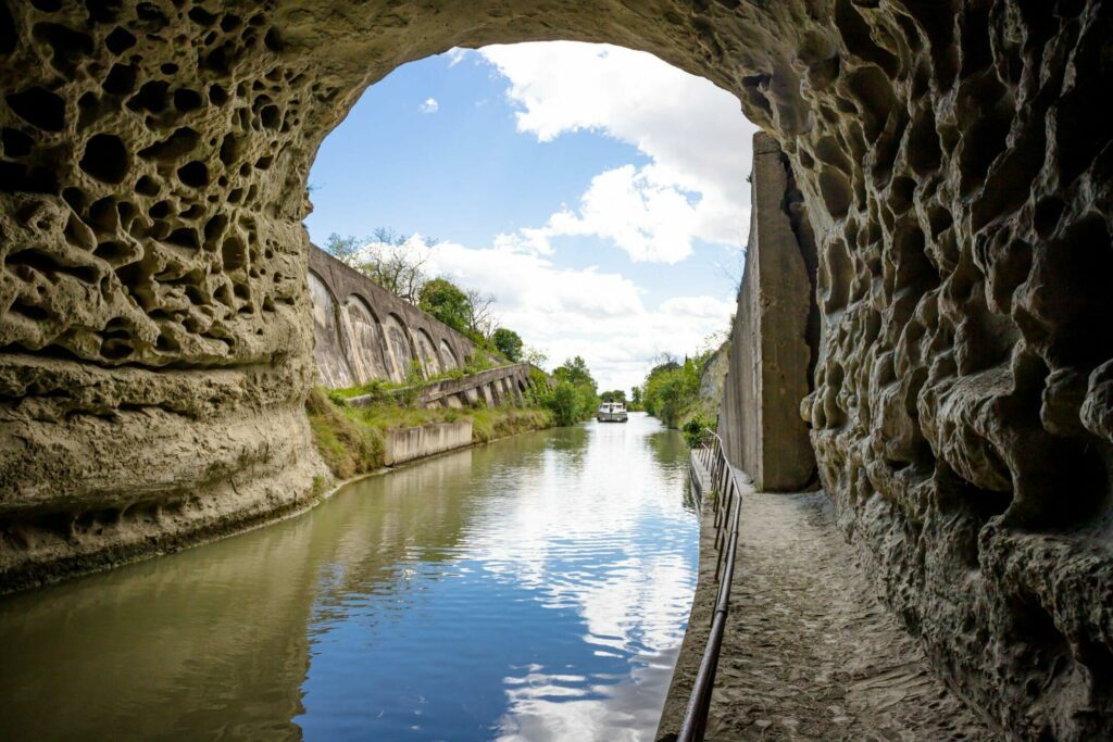 Le tunnel de Malpas à voir le long du Canal du Midi