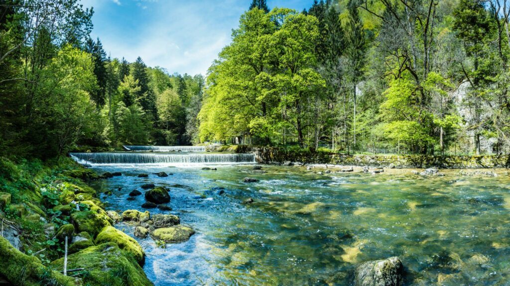 Les Gorges de l'Areuse dans les paysages de Suisse