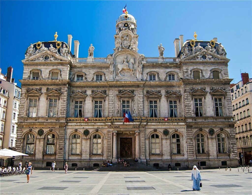 Hôtel de Ville among the monuments of Lyon