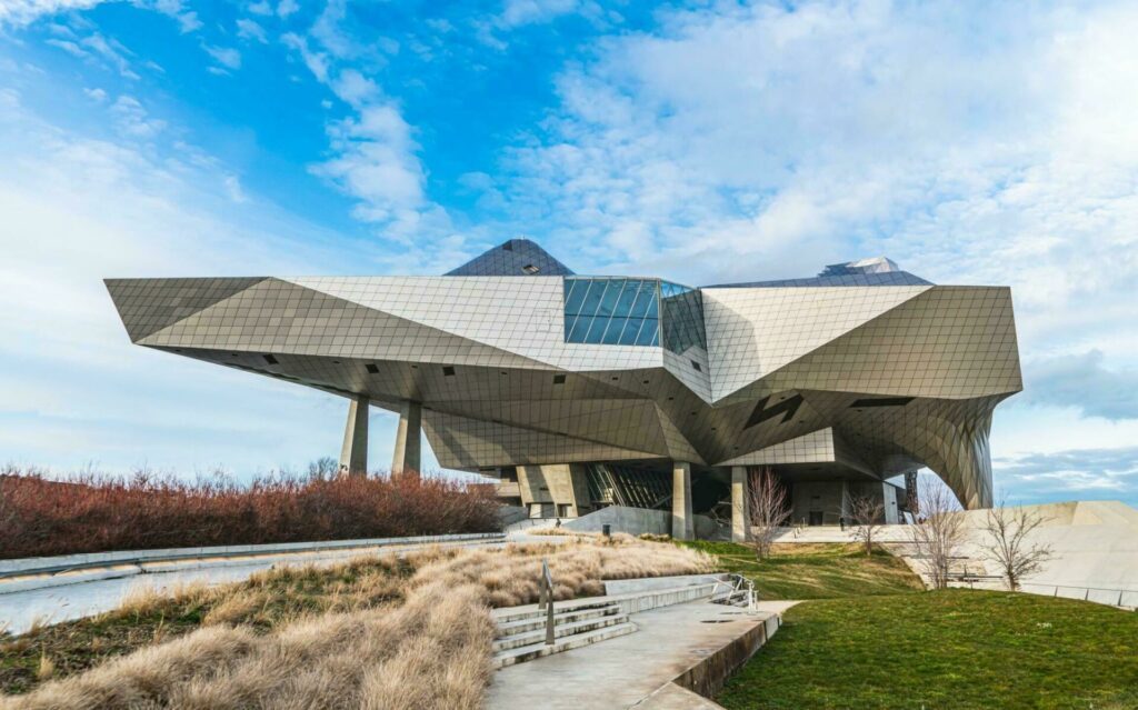 Le musée des Confluences dans les monuments de Lyon