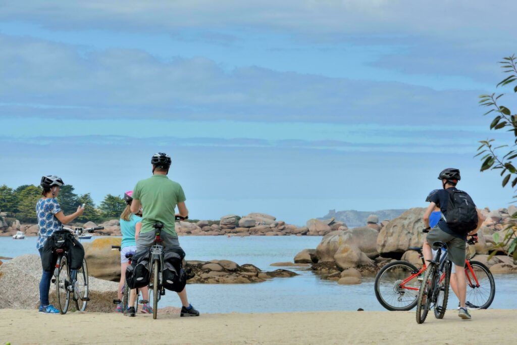 Une randonnée vélo sur la côte de Granit Rose dans les véloroutes en France