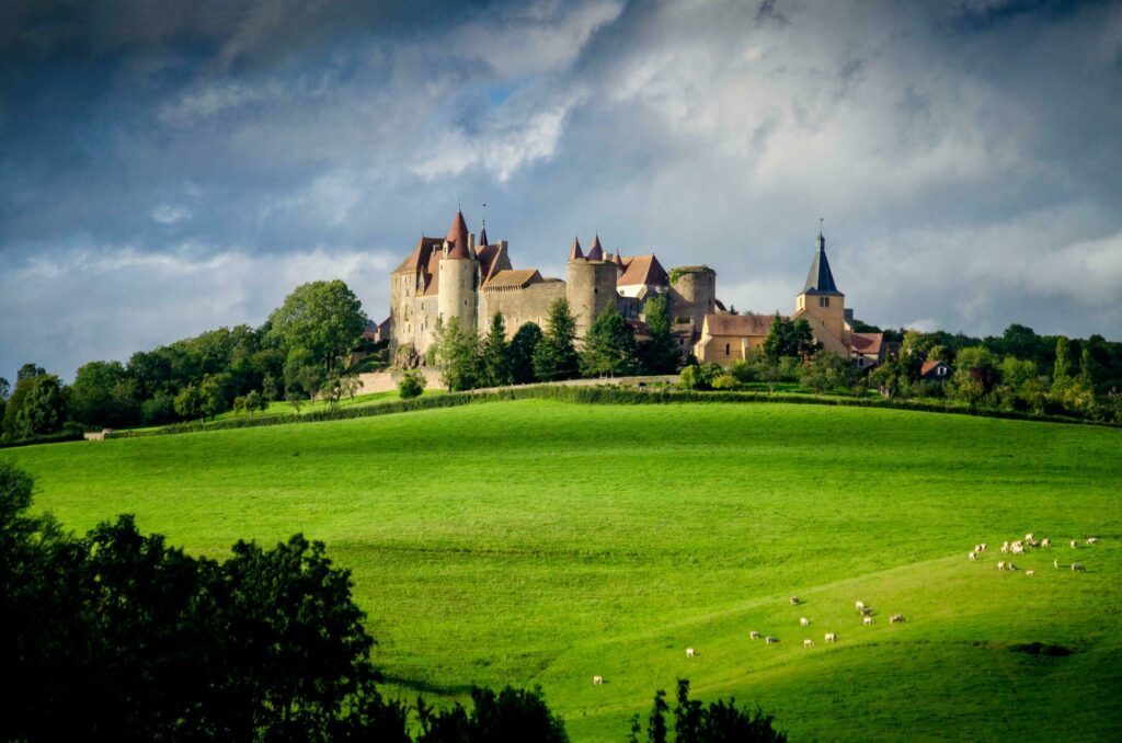 Châteauneuf-en-Auxois et son château