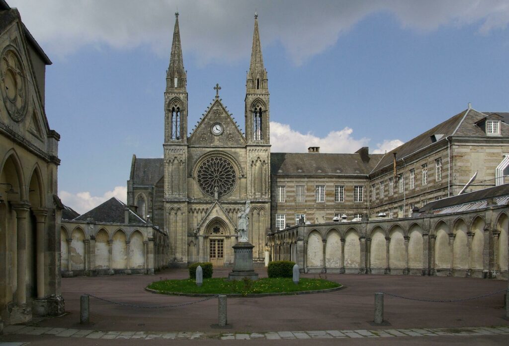 L'église Sainte-Marie dans les villages de la Suisse Normande