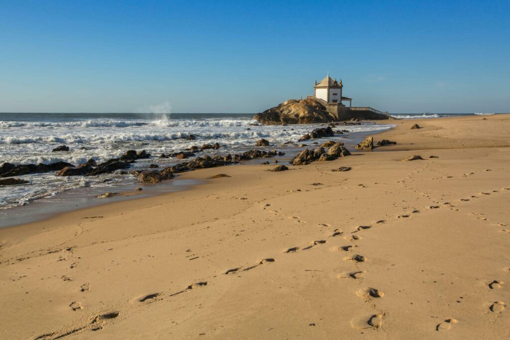 La Praia do Senhor da Pedra autour de Porto