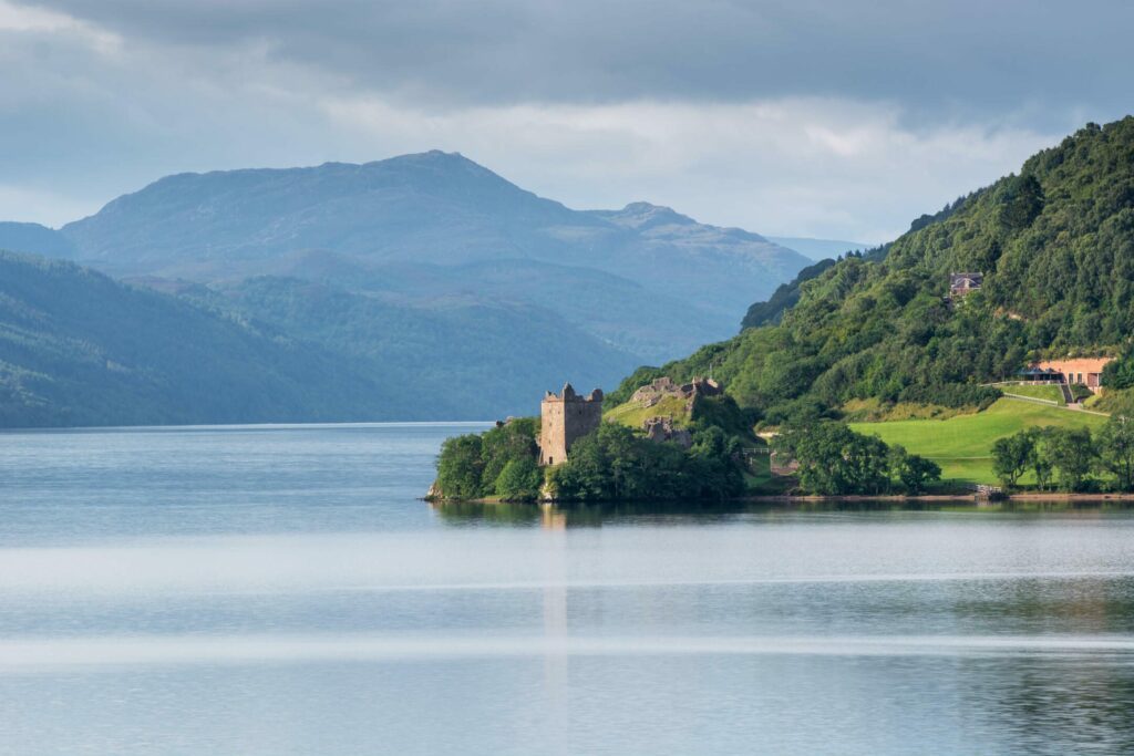 Le Loch Ness dans les paysages d'Écosse 