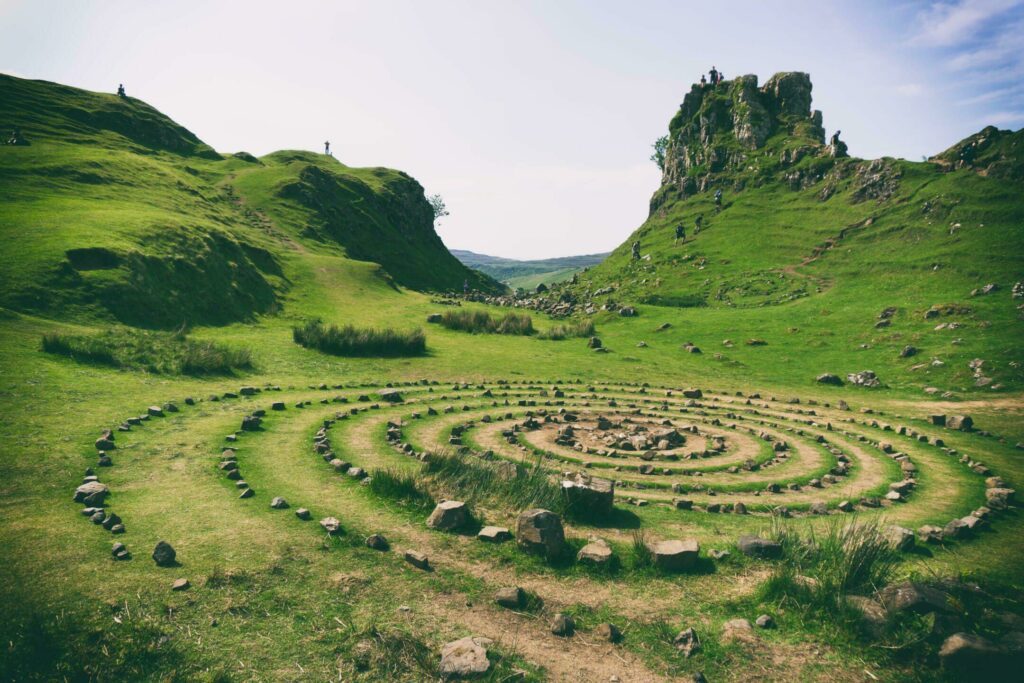 Le site de Fairy Glen dans les paysages d'Écosse