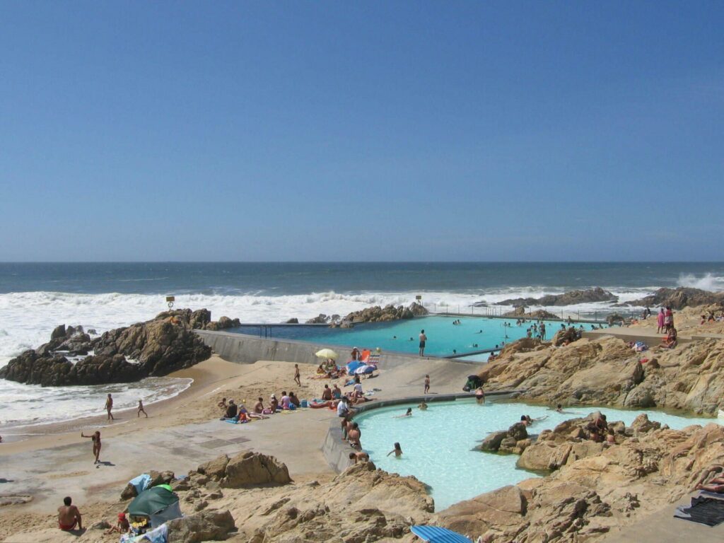 Les piscines de Leça da Palmeira autour de Porto