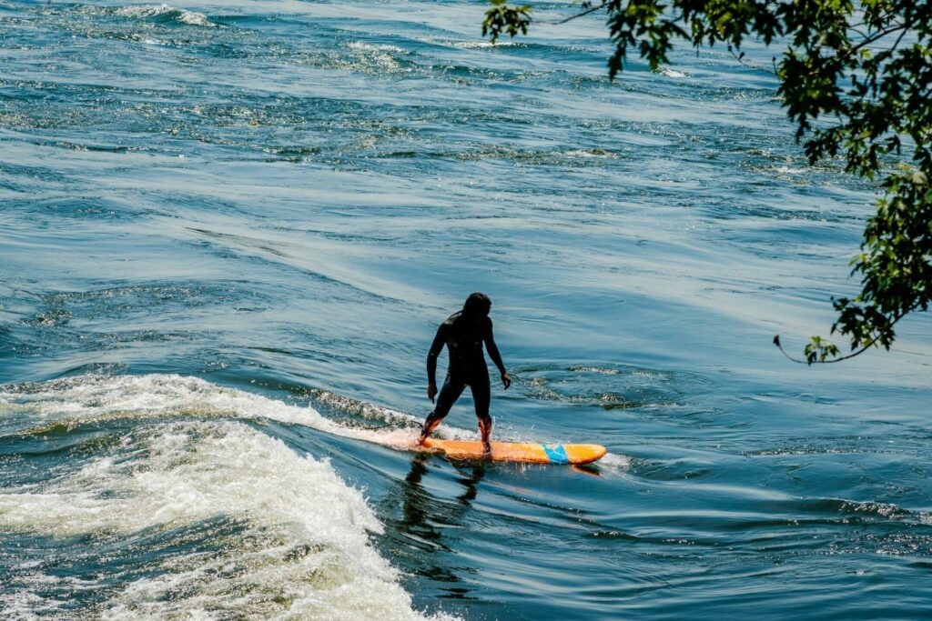 surf sur le fleuve Saint-Laurent