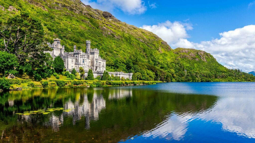 Abbaye de Kylemore dans les paysages d'Irlande