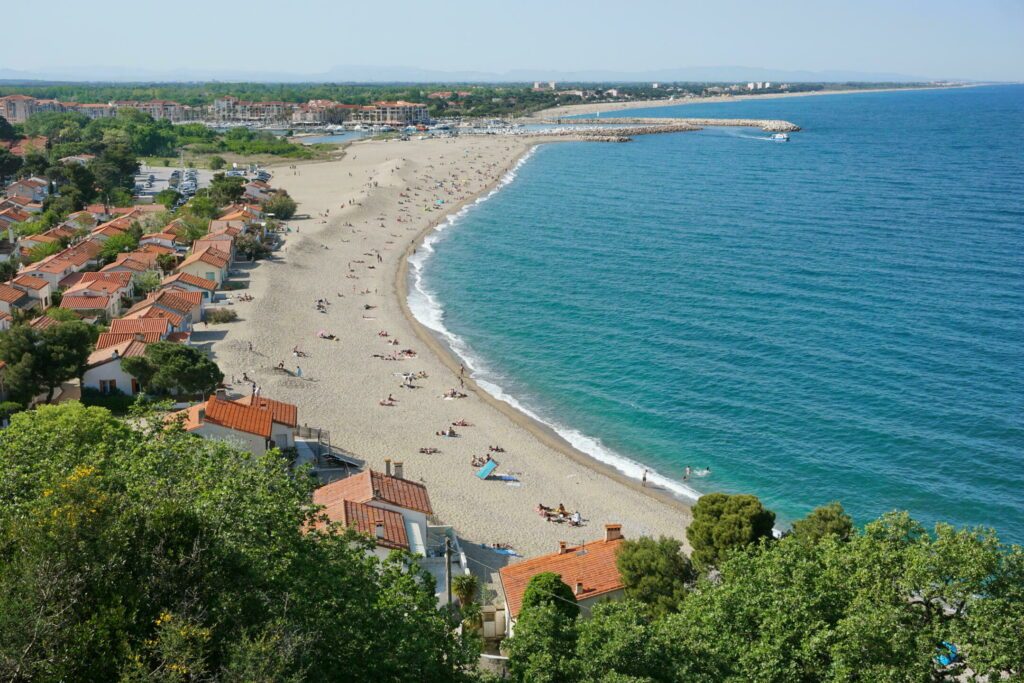 La plage du Racou autour de Collioure