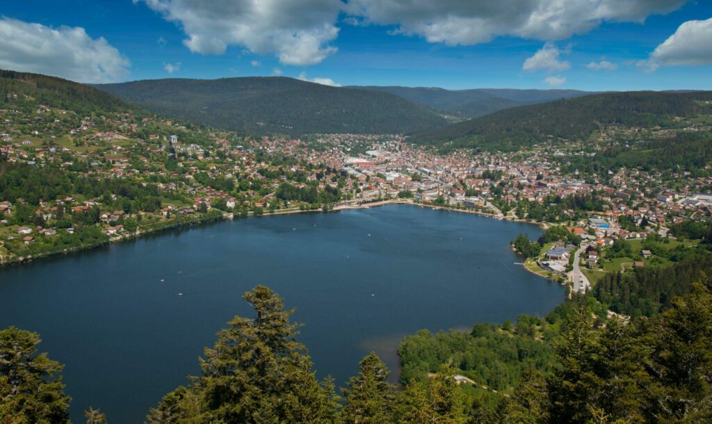 Le lac de Gerardmer dans les paysages des Vosges