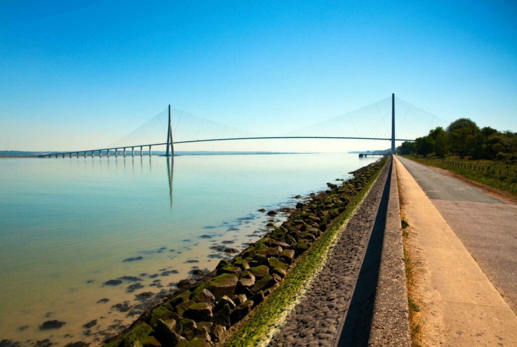 Le pont de Normandie autour de Honfleur