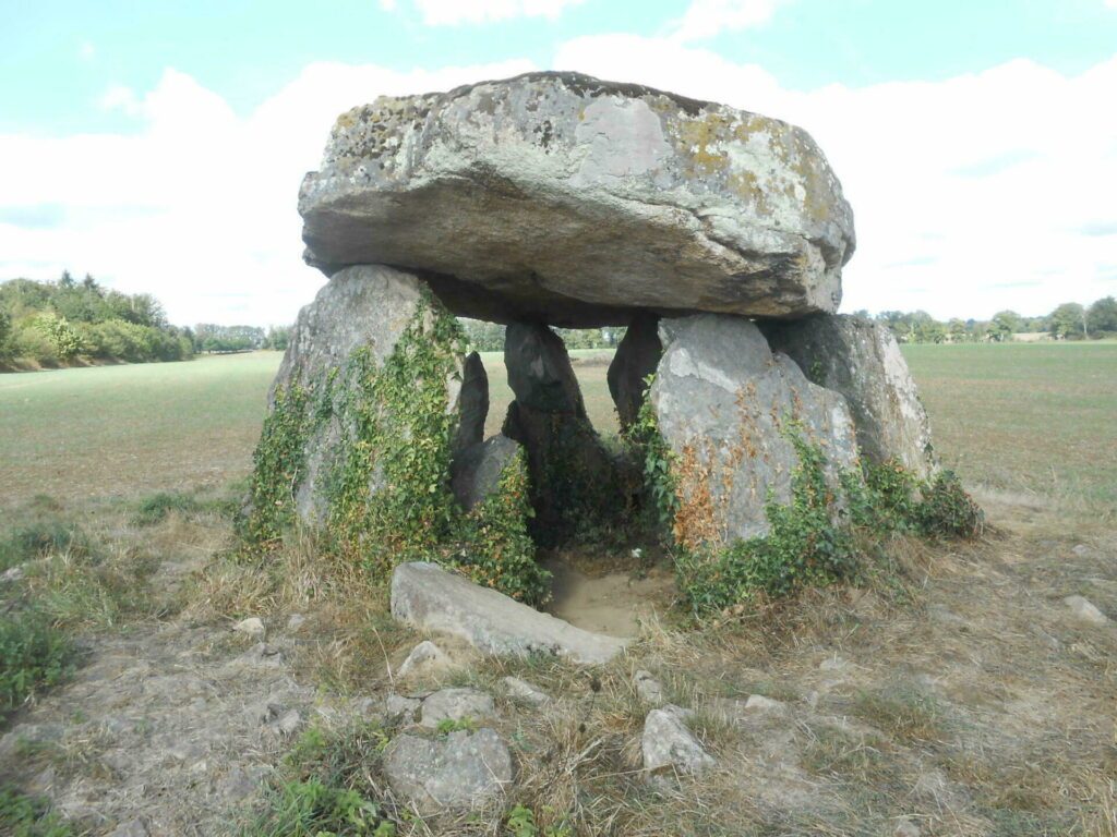 Le Dolmen de Virat aux Monts de Blond