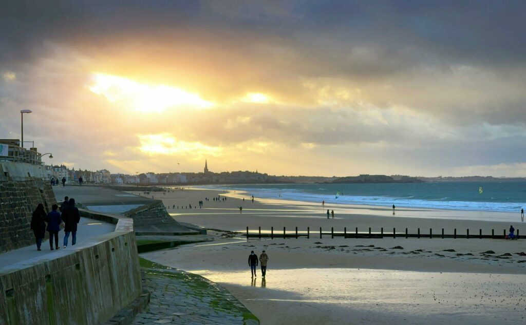 La plage du Sillon au coucher de soleil