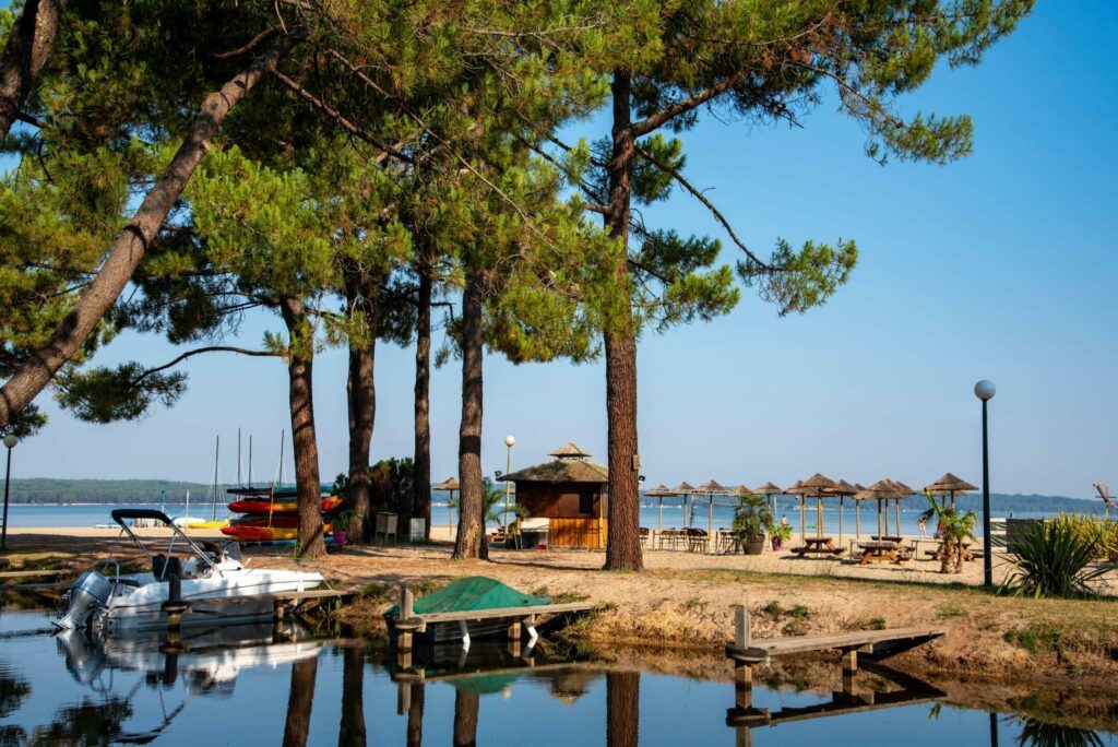 Le lac de Biscarosse dans les paysages des Landes