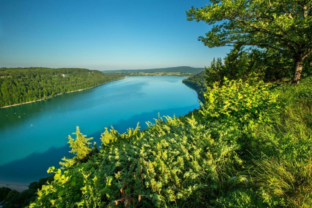 Le lac de Chalain dans le Jura