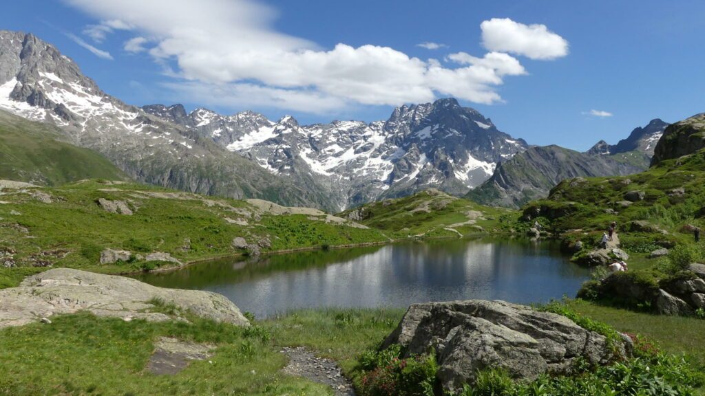 Le lac du Lauzon parmi les lacs des Alpes