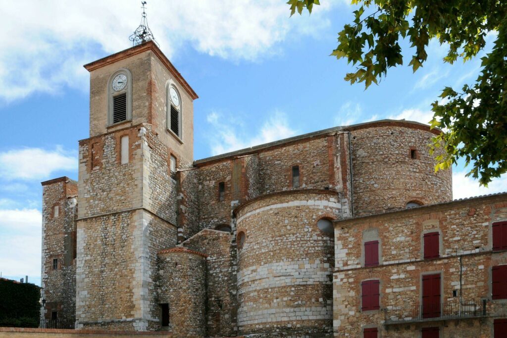 L'église de Thuir dans les villages autour de Perpignan