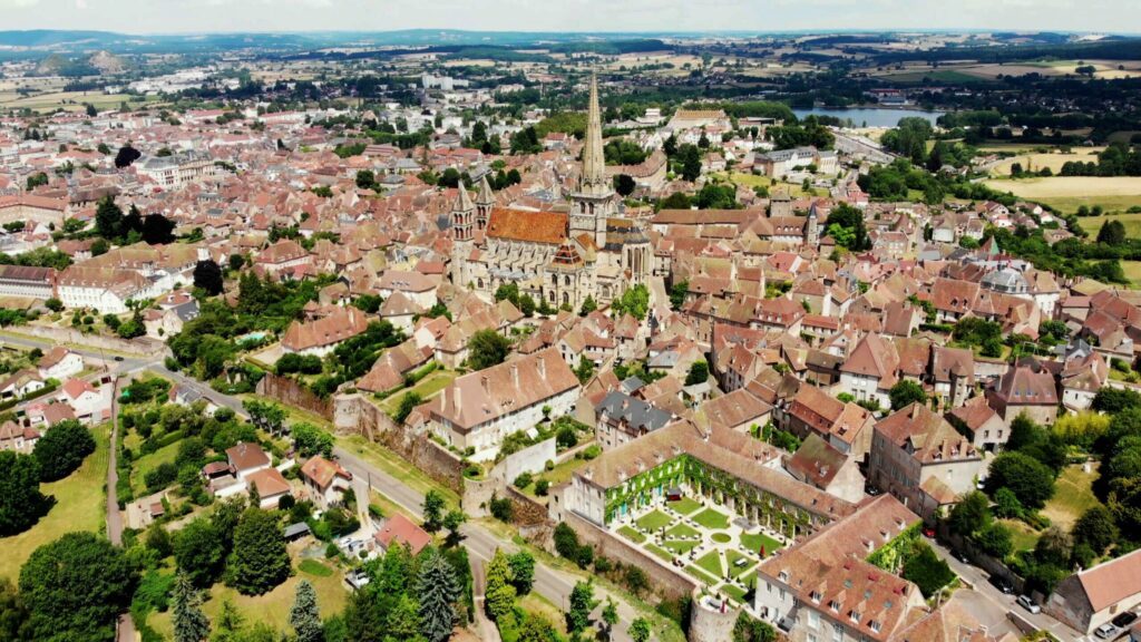 Vue aérienne de la ville d'Autun