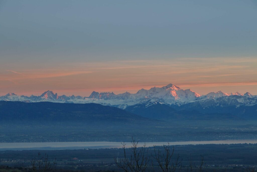 Vue sur le Mont Blanc dans les paysages du Jura