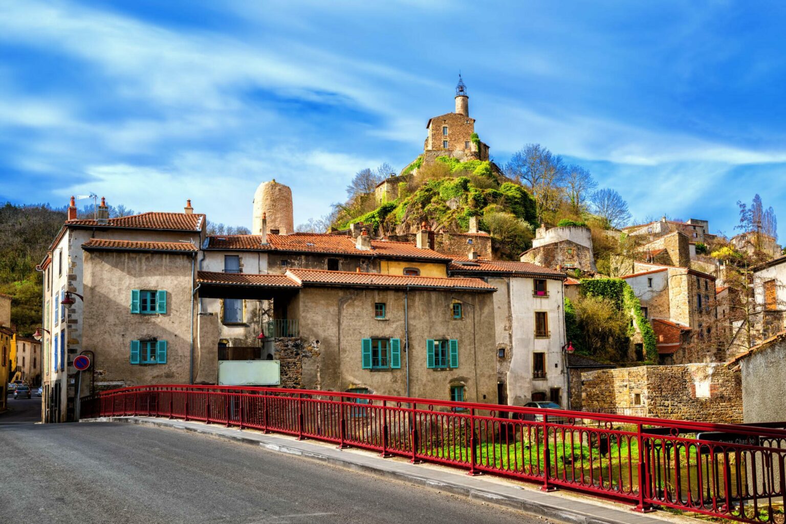 Voici les 10 plus beaux villages autour de ClermontFerrand