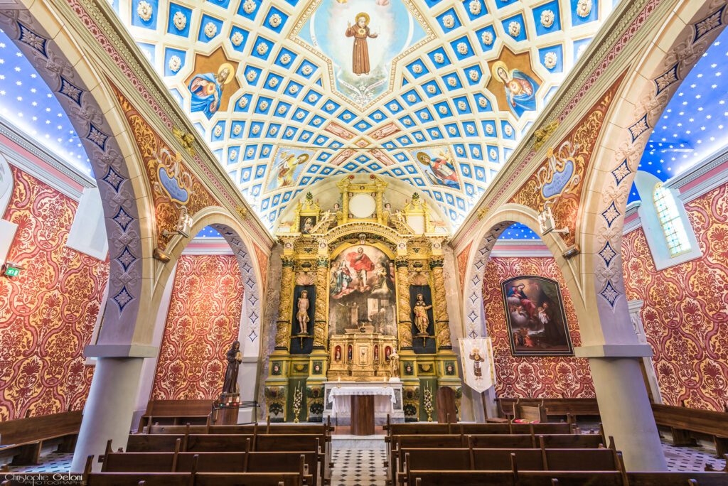 L'intérieur de la chapelle Saint-Bernardin