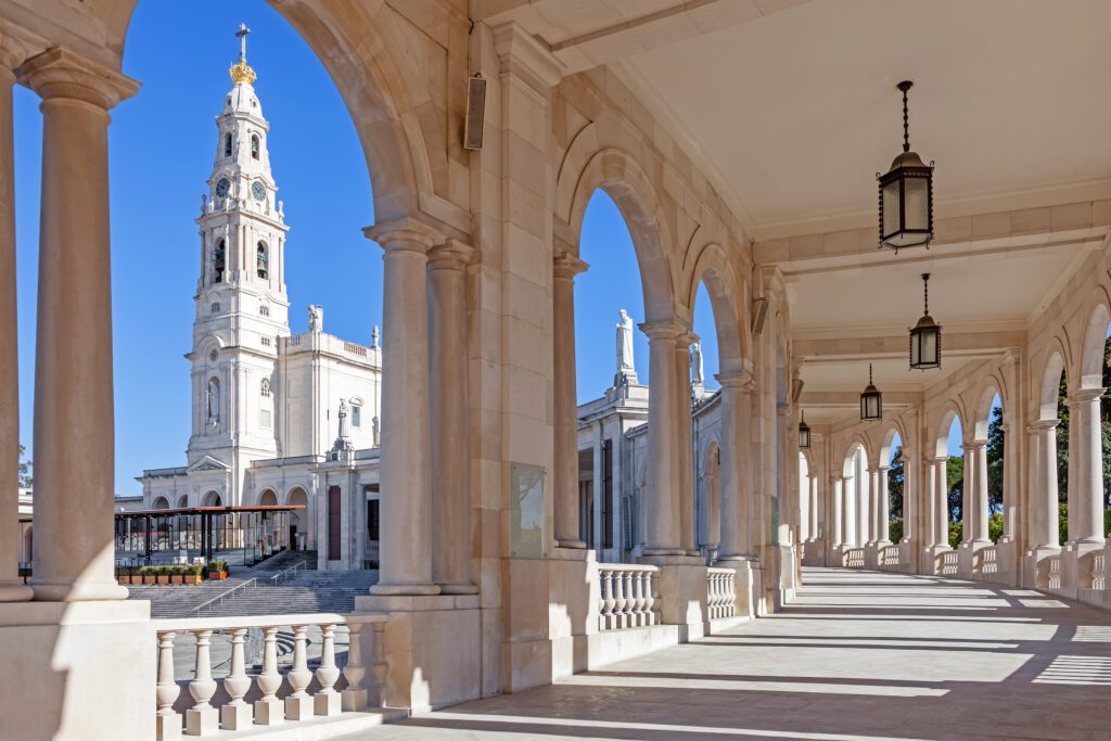 La basilique Notre-Dame du Rosaire à Fatima au Portugal