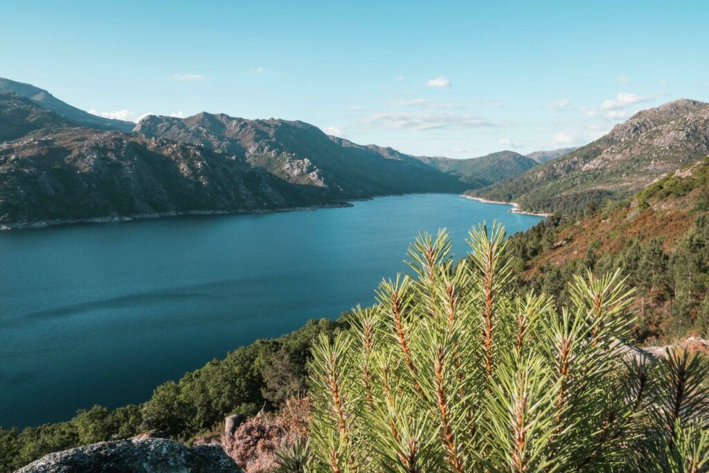 Lac de Vilarinho das Furnas dans les lacs du Portugal