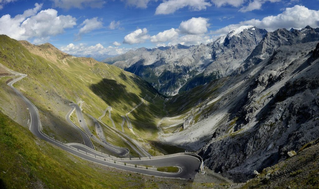 Le col du Stelvio dans les paysages d'Italie
