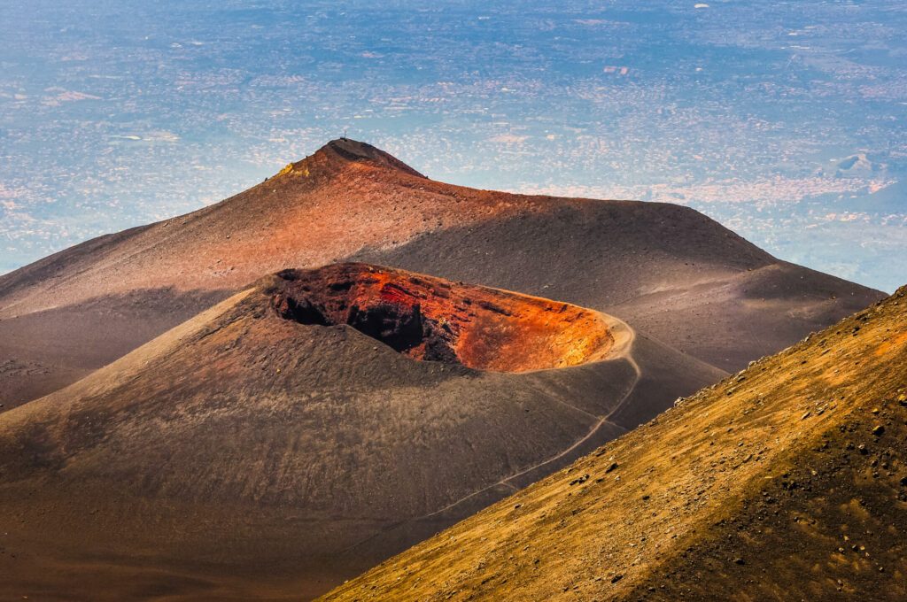 Le cratère de l'Etna dans les paysages d'Italie