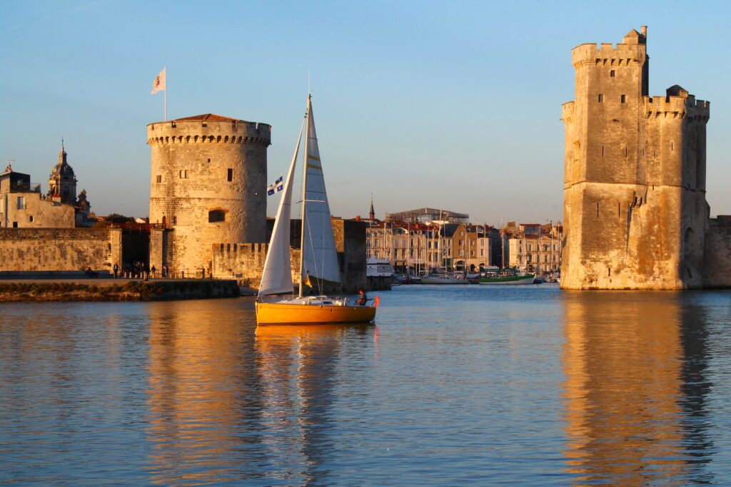 Louez un bateau et partez explorer les alentours de La Rochelle