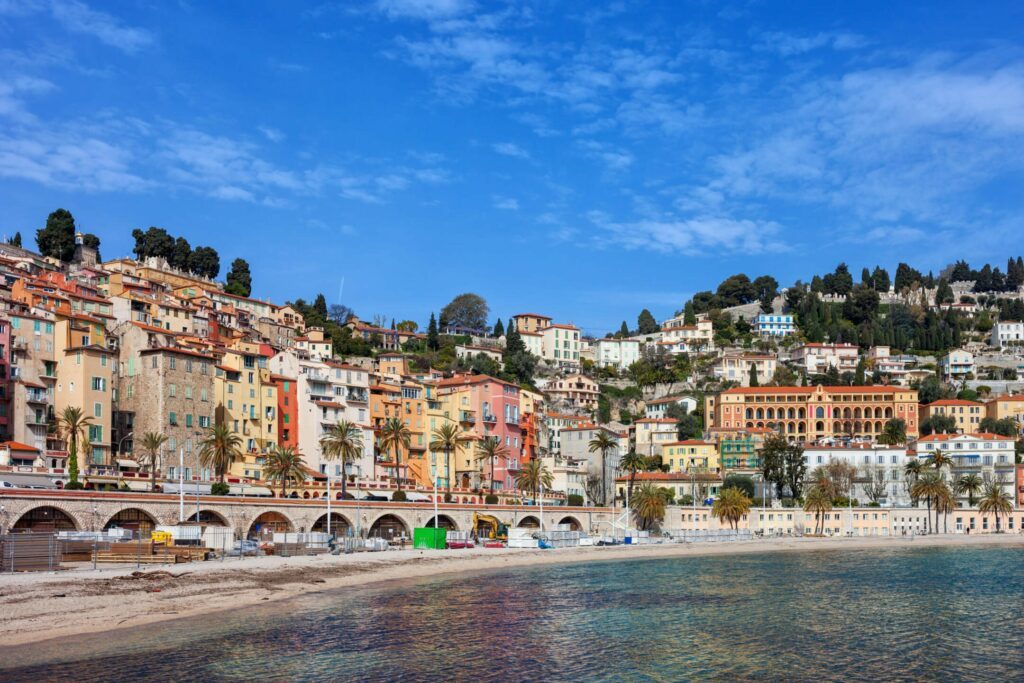 Menton vue depuis la mer