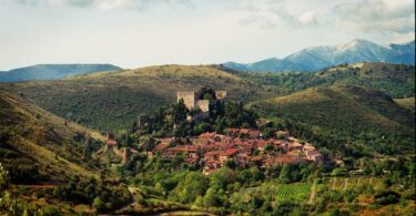 Un beau village autour de Perpignan - Castelnou