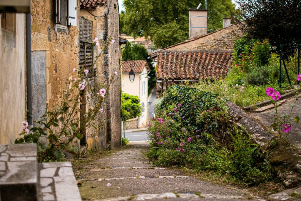 Une ruelle à Gençay