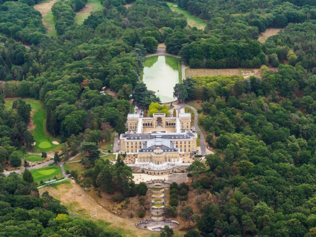 Vue aérienne du château de Rochefort-en-Yvelines