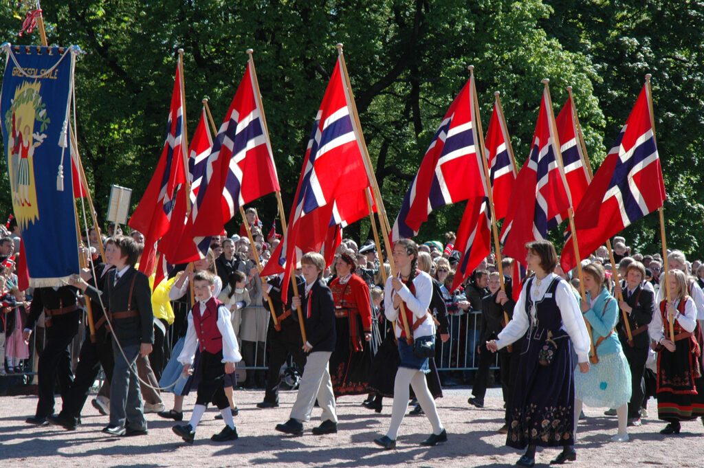 Drapeau Norvège défilé Oslo