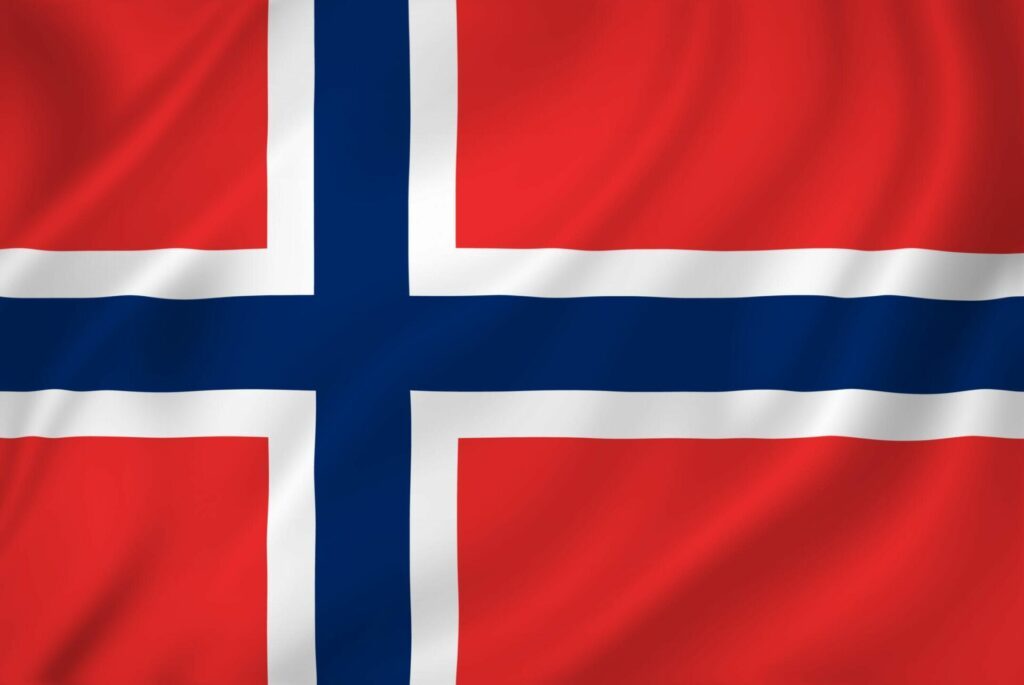 Drapeau De Table Norvège AZ FLAG - 22x15 Cm En Satin, Socle Métal - Décoration Patriotique Et événementielle